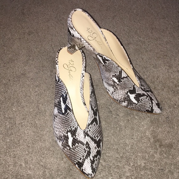 42 Gold Overcome Pointed Toe Snake Print Mule - Picture 3 of 7